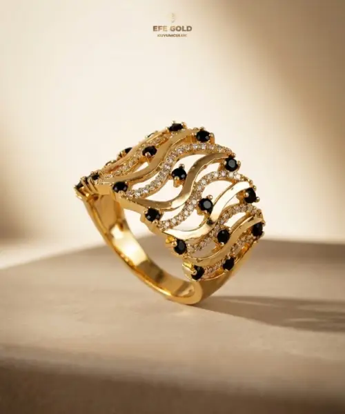 Siyah Oniks ve Pırlanta Işıltılı Modern Altın Yüzük